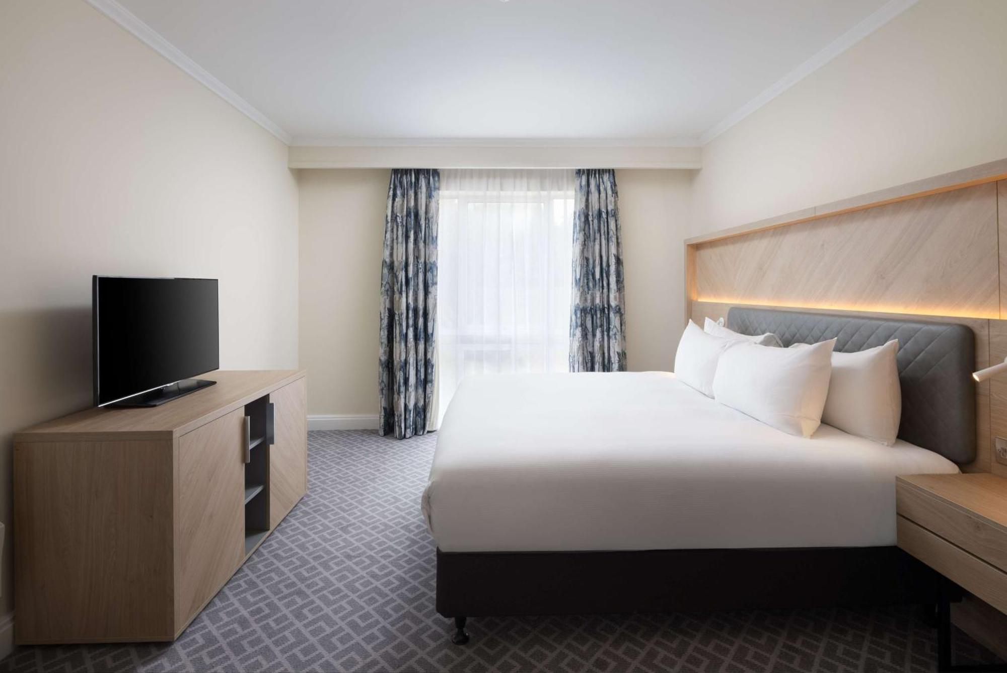 Hilton Northampton Hotel Exterior foto